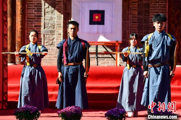 全国88名射箭选手在山西张壁古堡论“箭”技，义