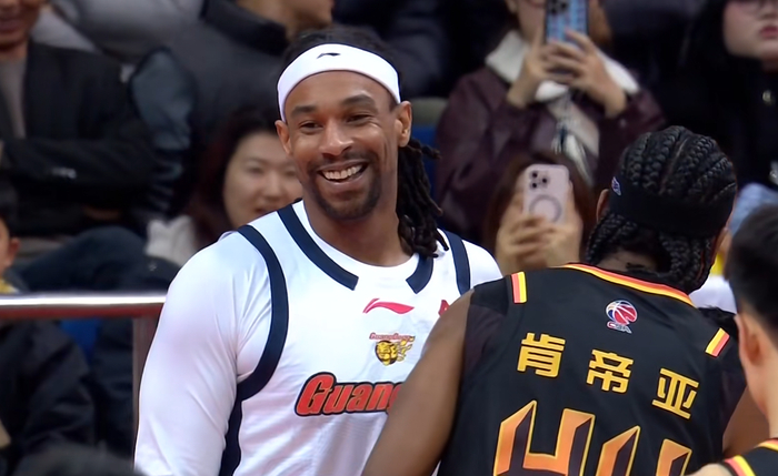 广东男篮遭绝杀赛季三连败 杜锋行程遭球迷质疑