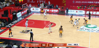 广东男篮遭绝杀赛季三连败 杜锋行程遭球迷质疑