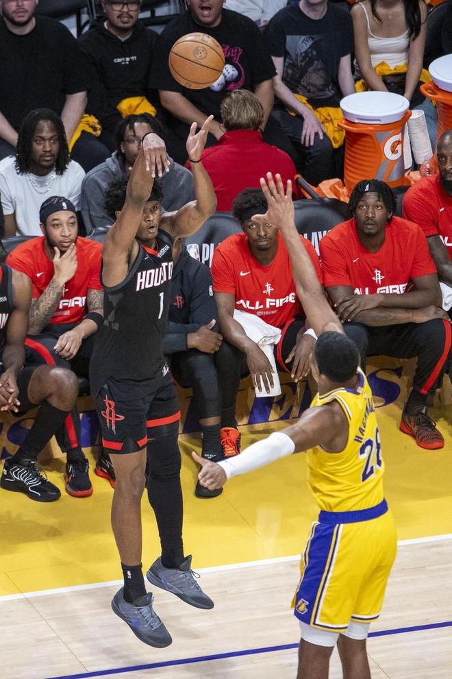 湖人107-98力克火箭，杜兰特缺席成关键因素